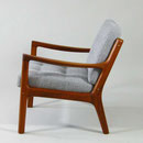 Fåtölj design Ole Wanscher för France & Son 'Senator'. Stomme i teak, plymåer klädda i ulltyg 'Hallingdal' från Kvadrat. H.78cm