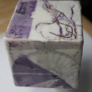 Kollage auf Holzwürfel  8x8x8 cm   Wachs, Tusche, Pigmente/Öl   November 2019