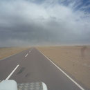Vent de sable sur la route