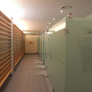 GSK-Glassysteme, Glassysteme, Glasanlagen, Glaskonstruktionen, Glas, WC - Trennwände, WC Kabinen, Duschen, Glasduschen, Scham – Trennwand, Urinal – Trennwand, Ganzglasanlagen, Umkleidekabinen, Umkleideschränke, Wertschließfächer, Glastüren, GSK Worm GmbH