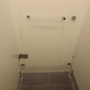 GSK-Glassysteme, Glassysteme, Glasanlagen, Glaskonstruktionen, Glas, WC - Trennwände, WC Kabinen, Duschen, Glasduschen, Scham – Trennwand, Urinal – Trennwand, Ganzglasanlagen, Umkleidekabinen, Umkleideschränke, Wertschließfächer, Glastüren, GSK Worm GmbH