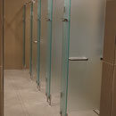 GSK-Glassysteme, Glassysteme, Glasanlagen, Glaskonstruktionen, Glas, WC - Trennwände, WC Kabinen, Duschen, Glasduschen, Scham – Trennwand, Urinal – Trennwand, Ganzglasanlagen, Umkleidekabinen, Umkleideschränke, Wertschließfächer, Glastüren, GSK Worm GmbH