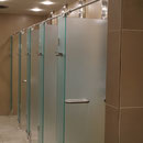GSK-Glassysteme, Glassysteme, Glasanlagen, Glaskonstruktionen, Glas, WC - Trennwände, WC Kabinen, Duschen, Glasduschen, Scham – Trennwand, Urinal – Trennwand, Ganzglasanlagen, Umkleidekabinen, Umkleideschränke, Wertschließfächer, Glastüren, GSK Worm GmbH
