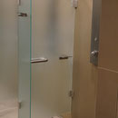 GSK-Glassysteme, Glassysteme, Glasanlagen, Glaskonstruktionen, Glas, WC - Trennwände, WC Kabinen, Duschen, Glasduschen, Scham – Trennwand, Urinal – Trennwand, Ganzglasanlagen, Umkleidekabinen, Umkleideschränke, Wertschließfächer, Glastüren, GSK Worm GmbH