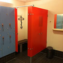 GSK-Glassysteme, Glassysteme, Glasanlagen, Glaskonstruktionen, Glas, WC - Trennwände, WC Kabinen, Duschen, Glasduschen, Scham – Trennwand, Urinal – Trennwand, Ganzglasanlagen, Umkleidekabinen, Umkleideschränke, Wertschließfächer, Glastüren, GSK Worm GmbH