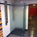 GSK-Glassysteme, Glassysteme, Glasanlagen, Glaskonstruktionen, Glas, WC - Trennwände, WC Kabinen, Duschen, Glasduschen, Scham – Trennwand, Urinal – Trennwand, Ganzglasanlagen, Umkleidekabinen, Umkleideschränke, Wertschließfächer, Glastüren, GSK Worm GmbH