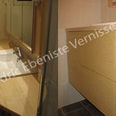 Agencement et finition d'un meuble de salle de bain vernis satin