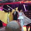 Stelzengeher Bal du Cirque Fantastique Velden mit Kolleginnen 