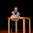 Karsten als staubiger Beamter