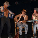 Karl macht per Strip sein Konto voll.