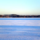 Mit unseren Schneeschuhen über die unberührte Weite des Päijänne Sees wandern und die besondere polare Winterlandschaft entdecken.