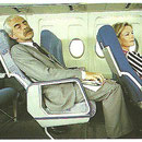 Diese Aufnahme zeigt (leider), wie klein die Kabinenfenster der Fokker 100 im Vergleich zu denen einer MD-80 sind/Courtesy: Fokker