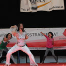 Nia mit Annamaria am Straßenfest