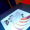 Als Dessert: Cabaraleskäse mit Äpfeln und Rosinen