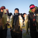 ■釣り人：中川様　森安様 　　　　　　　　　　　　　　　　　　　　■場　所：浜大津 　　　　　　　　　　　　　　　　　　　　■リ　グ：ジグヘッド 　　　　　　　　　　　　　　　　　　　　■サイズ：～50cm　6匹