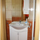 Vom Schlafzimmer 2 aus direkt begehbares Bad mit Dusche