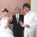 新郎新婦と山本牧師