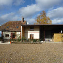 gite gisors, la façade,, terrasse, la cabane,la table de ping-pong, panneau backet
