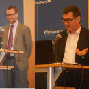 Thomas Kruse (Dänische Botschaft) und Jürgen Gmelch (Vertretung der Europäischen Kommission in Österreich) eröffnen die Veranstaltung
