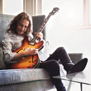 Robben mit seiner geliebten 1963er Epiphone Riviera (Fotos: George B. Wells)