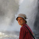 Stephanie am Wasserfall