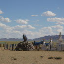 Ovoo mit buddhistischen Heiligtum in der Wueste