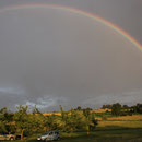 Regenbogen über der Hochzeitsfeier
