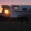 Unimog im Sonnenuntergang