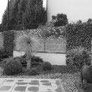 Mur de verre thermoformé, protection autour d'un jardin