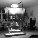Vitrine en verre, métal, et lumière, design Merouane Hanafi