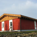 Giebel- und Dachverschalung an unserem Musterhaus für natürliches Bauen aus Lärchenholz