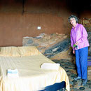 Die Zimmer sind teilweise in den Felsen gelegt. Nach vorne raus schaut man in die "Unendlichkeit".