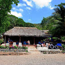 Die Bar am See mit wundervollen Cocktails, die zudem "bezahlbar" sind.