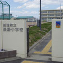 ０１７　長瀞小学校　海抜０．８ｍの津波襲来地に再建（元の学校の隣地）