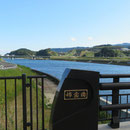 １９３７　姉歯橋と気仙川河口水門、高台に気仙小学校