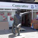 Statue de bronze de William Spears située sur la place du marché de Eyemouth