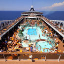 L'aire de piscine "Le Grand Bleu" du MSC Magnifica