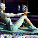 Une statue extérieure du Carnival Valor