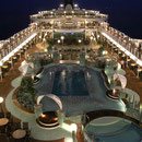 L'aire de piscine "Le Grand Bleu" du MSC Magnifica