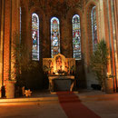 Wunderschönes Kirchenschiff mit Flügelaltar