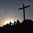 Hasenmatt - Gipfelkreuz kurz vor Sonnenuntergang