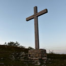 Das 900 Kilo schwere Eichenholzkreuz auf der Rötifluh