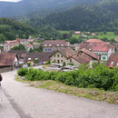 Einmarsch in Noiraigue mit anschliessendem Glacéhalt  
