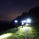 Gruppe "1" taucht unvermittelt aus dem Wald und trifft auf Gruppe "2"