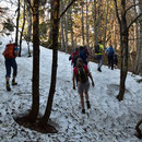 Im Schatten hat es noch Schneefelder 