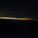 Das Lichtermeer des Mittellandes drückt durch die Nebeldecke