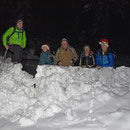 Gruppenfoto neben der Waldhütte