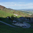 Schöner Ausblick in den Mittleren und Vorderen Balmberg hinunter