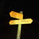 im Abstieg gibts sogar einen Wanderwegweiser zu unserm Zielort
