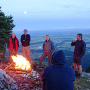 Gemütliches Beisammensein beim Grillfeuer